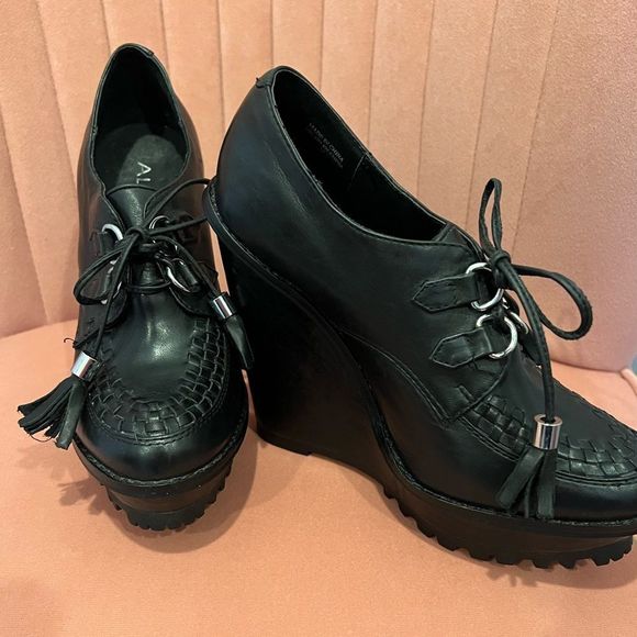 Aldo Black and Brown Wedge Shoes - Picture 2 of 7